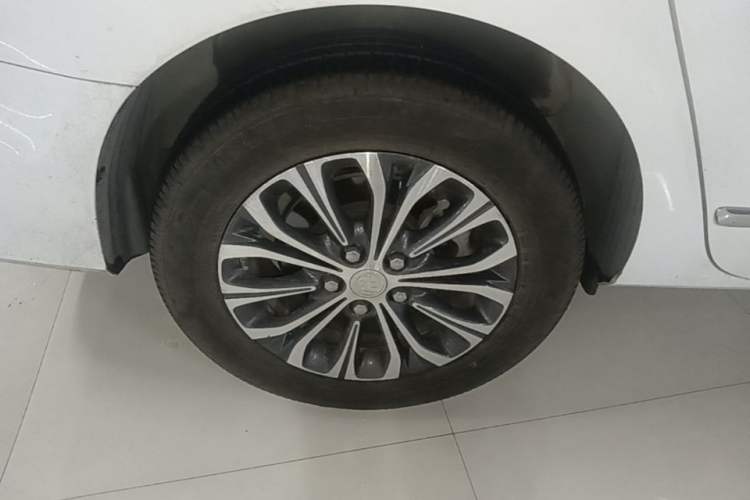 Used Buick GL8 2021 Land Cruiser Executive 652T Premium Model Right Rear Wheel Hub