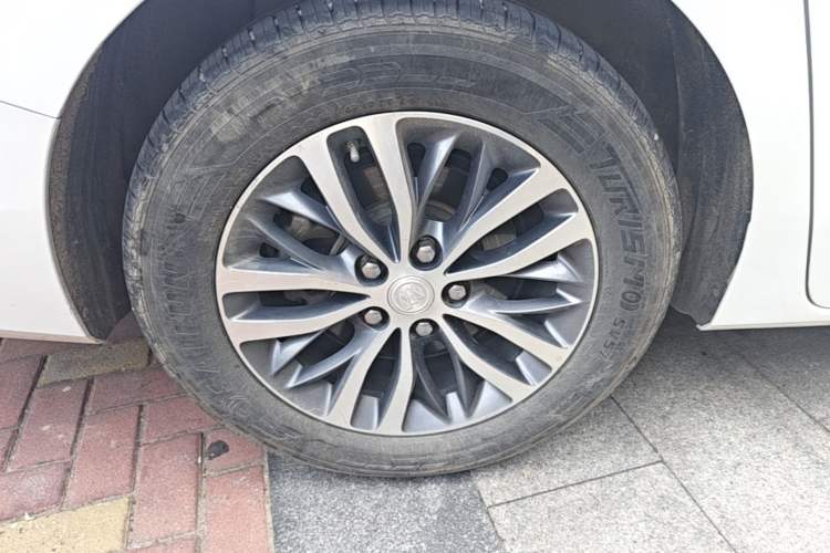 Used Buick GL8 2021 ES Land Cruiser 653T Luxury Edition Right Rear Wheel Hub