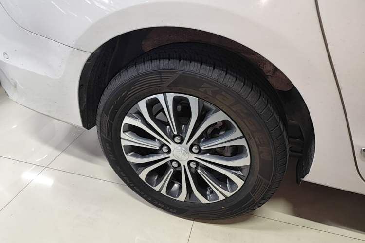 Used Buick GL8 2021 Land Cruiser Executive Class 652T Smart Luxury Model Right Rear Wheel Hub