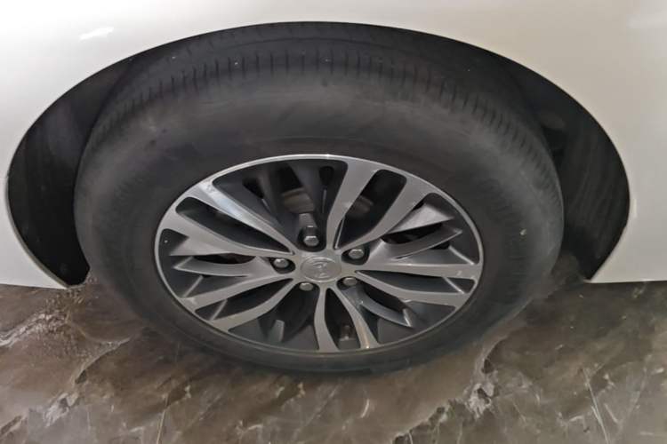 Used Buick GL8 2021 ES Landtrek 653T Comfort Edition Right Rear Wheel Hub