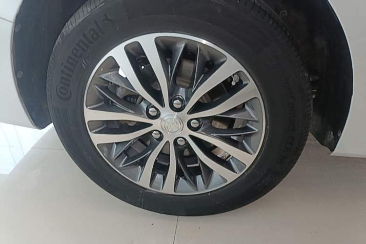 Used Buick GL8 2021 ES Land Cruiser 653T Luxury Edition Right Rear Wheel Hub