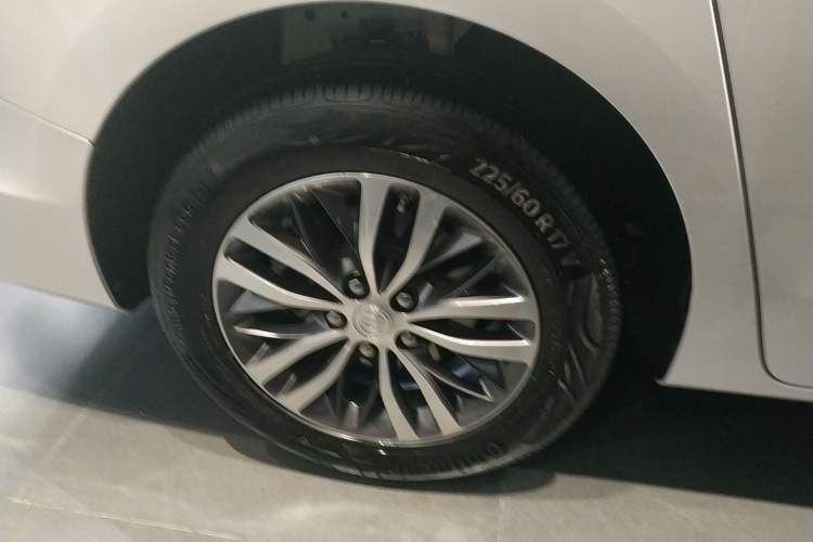 Used Buick GL8 2021 ES Land Cruiser 653T Luxury Edition Right Rear Wheel Hub