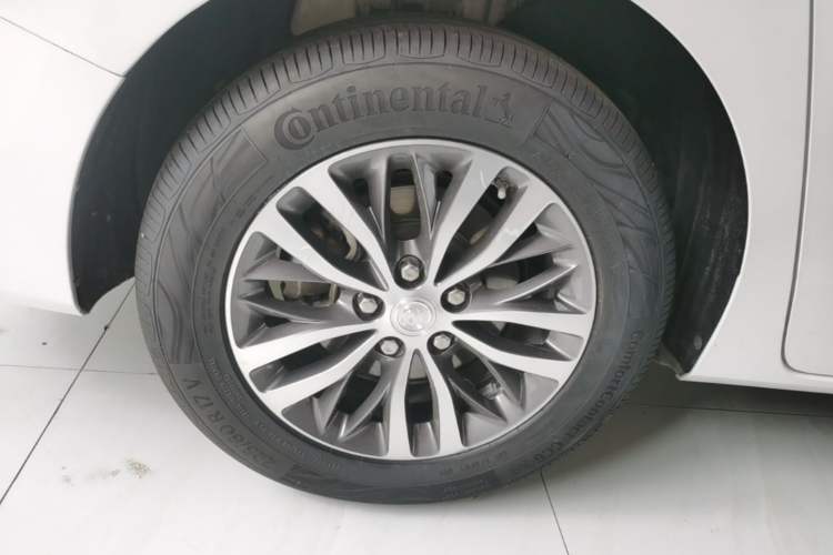 Used Buick GL8 2021 ES Land Cruiser 653T Luxury Edition Right Rear Wheel Hub