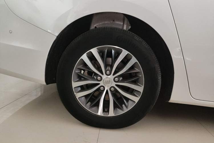 Used Buick GL8 2021 ES Land Cruiser 653T Luxury Edition Right Rear Wheel Hub