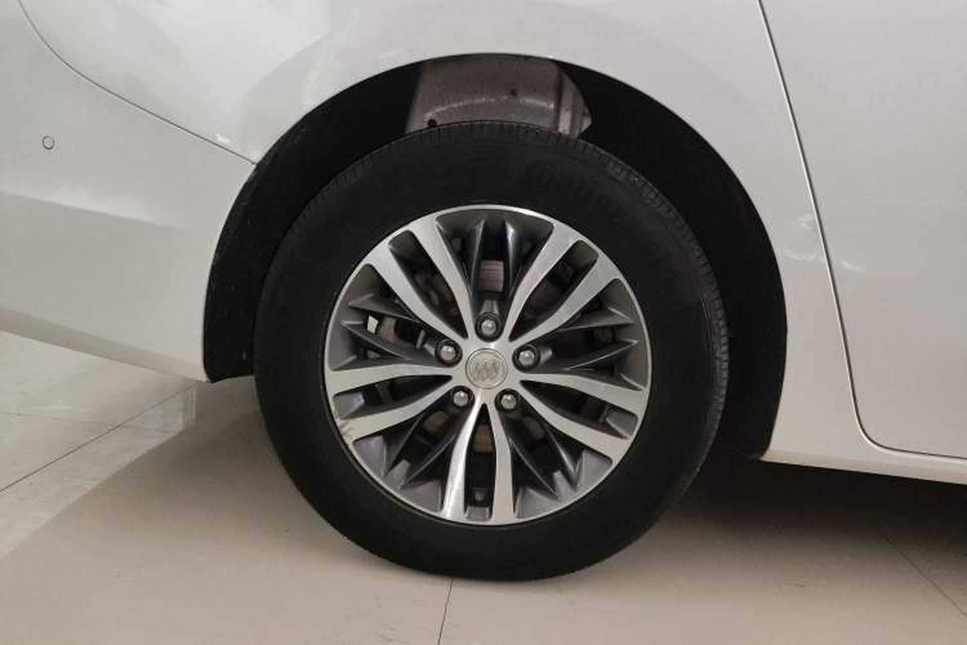 Used Buick GL8 2021 ES Land Cruiser 653T Luxury Edition Right Rear Wheel Hub