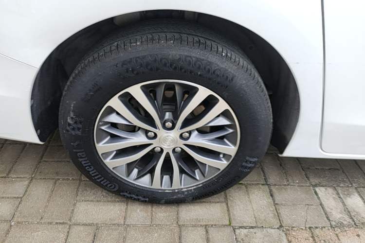 Used Buick GL8 2021 ES Landtrek 653T Comfort Edition Right Rear Wheel Hub