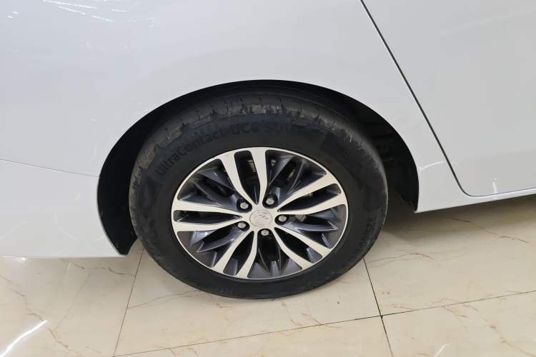 Used Buick GL8 2021 ES Land Cruiser 653T Luxury Edition Right Rear Wheel Hub