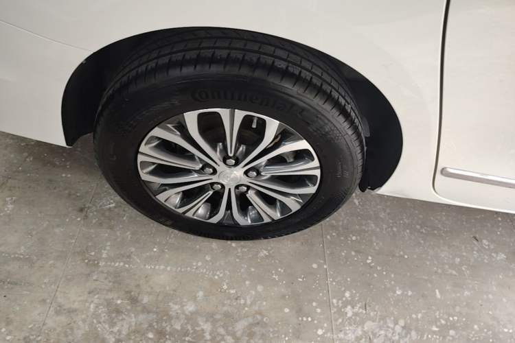 Used Buick GL8 2021 Land Cruiser Executive 652T Premium Model Right Rear Wheel Hub