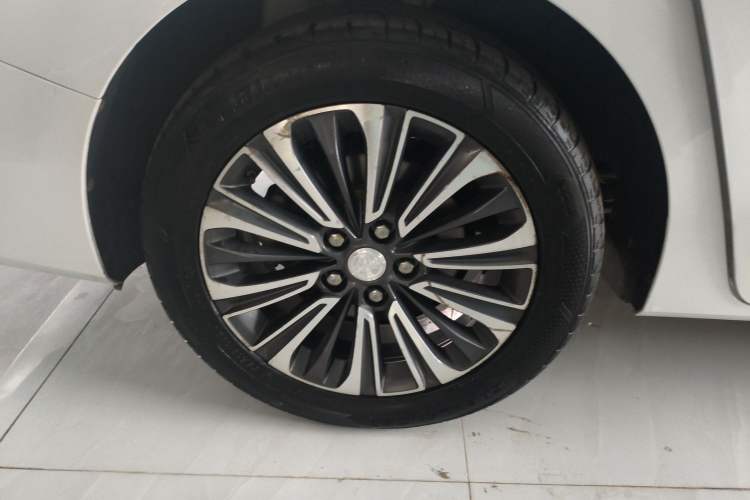 Used Buick GL8 2021 ES Landtrek 653T Luxury Model Right Rear Wheel Hub