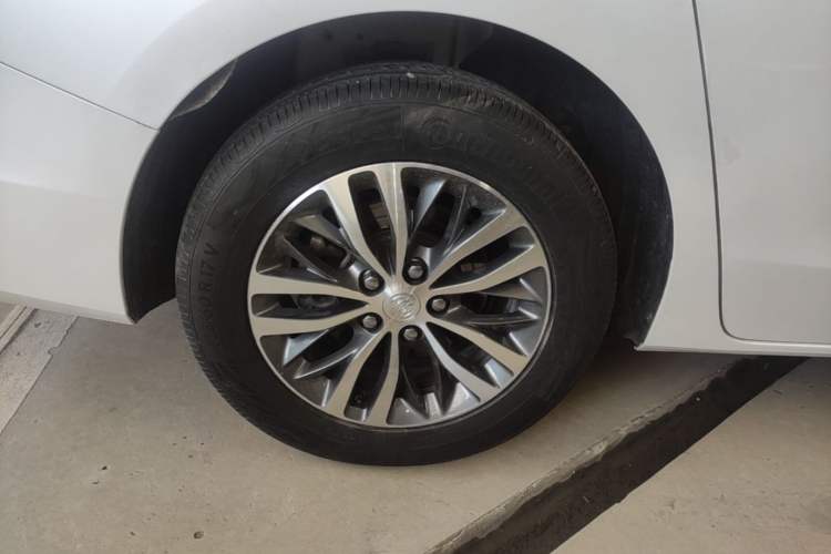 Used Buick GL8 2021 ES Landtrek 653T Comfort Edition Right Rear Wheel Hub