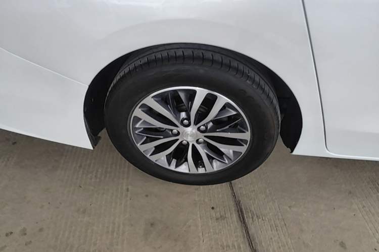 Used Buick GL8 2021 ES Landtrek 653T Comfort Edition Right Rear Wheel Hub