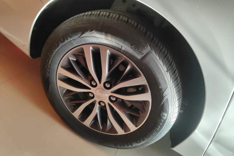 Used Buick GL8 2021 ES Land Cruiser 653T Luxury Edition Right Rear Wheel Hub