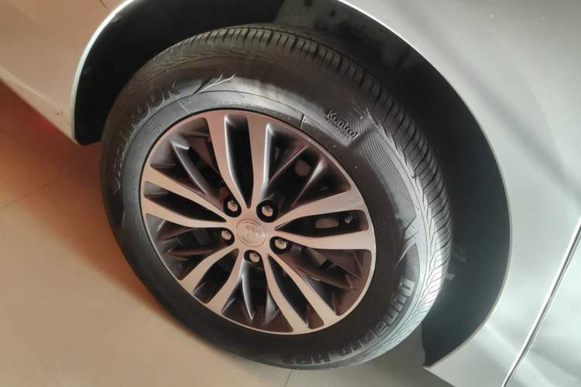 Used Buick GL8 2021 ES Land Cruiser 653T Luxury Edition Right Rear Wheel Hub