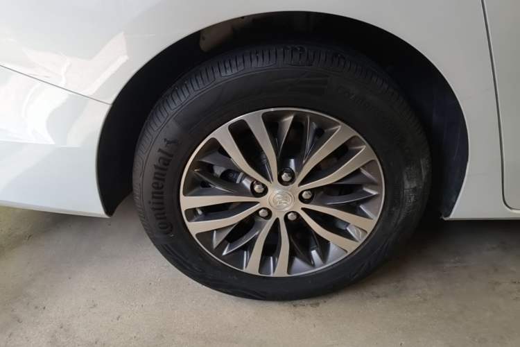Used Buick GL8 2021 ES Land Cruiser 653T Luxury Edition Right Rear Wheel Hub