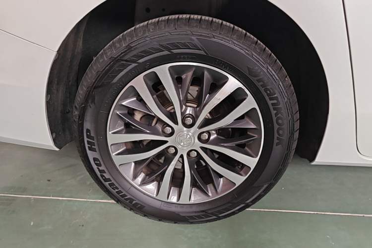 Used Buick GL8 2021 ES Land Cruiser 653T Luxury Edition Right Rear Wheel Hub