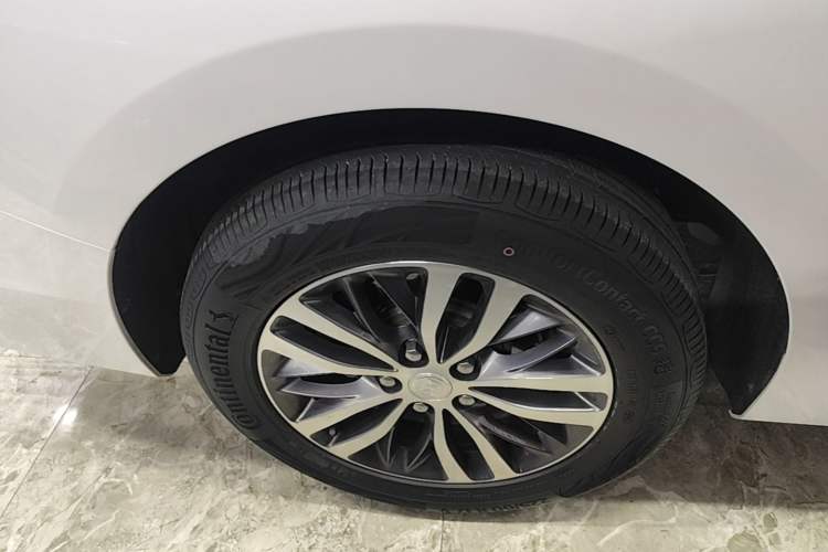 Used Buick GL8 2021 ES Land Cruiser 653T Luxury Edition Right Rear Wheel Hub