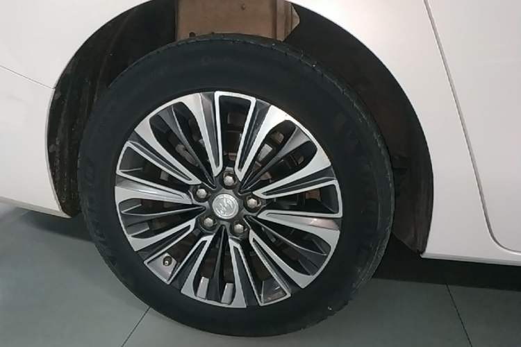 Used Buick GL8 2021 ES Landtrek 653T Luxury Model Right Rear Wheel Hub