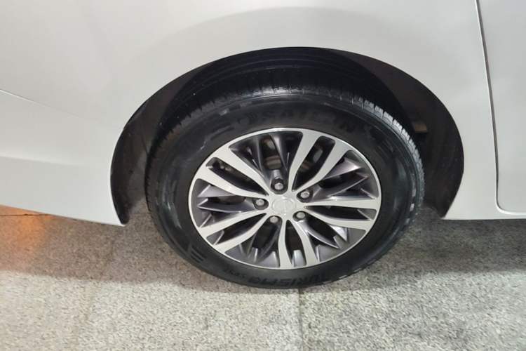 Used Buick GL8 2021 ES Land Cruiser 653T Luxury Edition Right Rear Wheel Hub