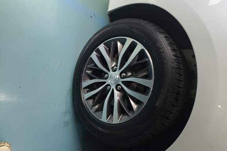 Used Buick GL8 2021 ES Landtrek 653T Comfort Edition Right Rear Wheel Hub