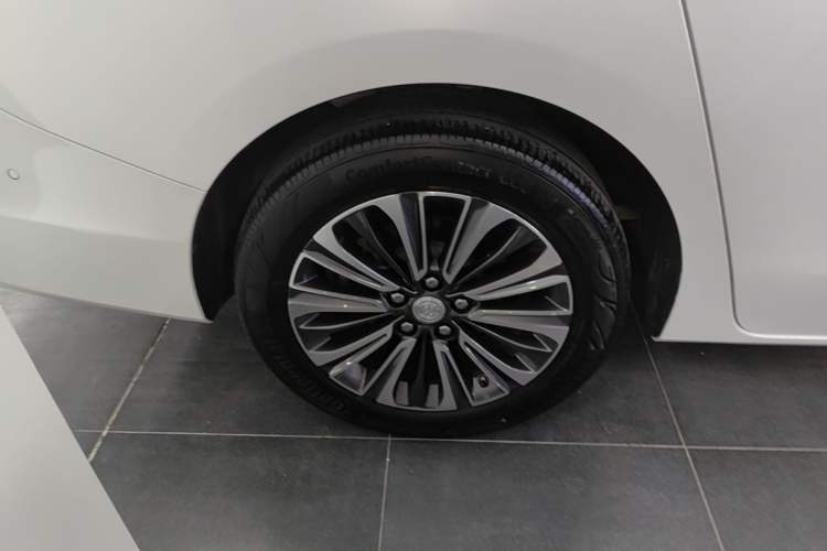 Used Buick GL8 2021 ES Landtrek 653T Luxury Model Right Rear Wheel Hub