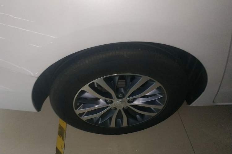 Used Buick GL8 2021 ES Landtrek 653T Comfort Edition Right Rear Wheel Hub