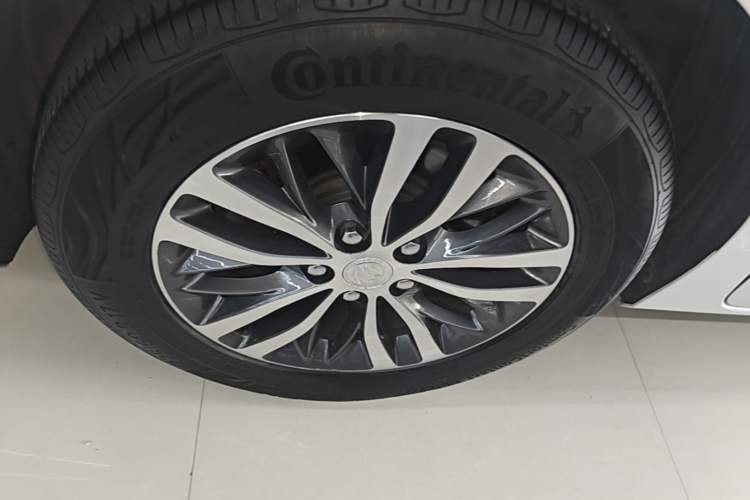 Used Buick GL8 2021 ES Landtrek 653T Comfort Edition Right Rear Wheel Hub