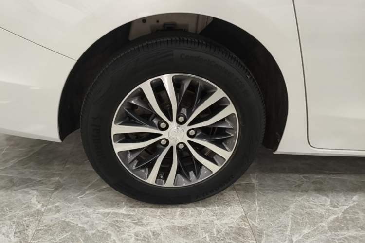 Used Buick GL8 2021 ES Land Cruiser 653T Luxury Edition Right Rear Wheel Hub