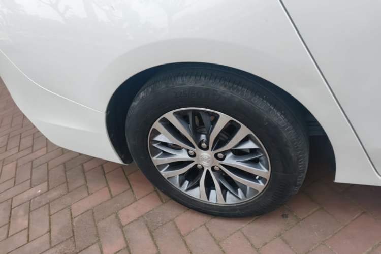 Used Buick GL8 2021 ES Landtrek 653T Comfort Edition Right Rear Wheel Hub