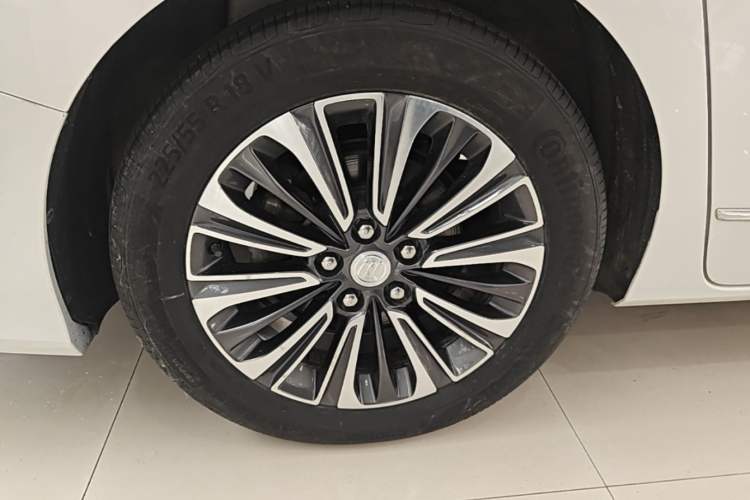 Used Buick GL8 2021 ES Land Cruiser 653T Flagship Model Right Rear Wheel Hub