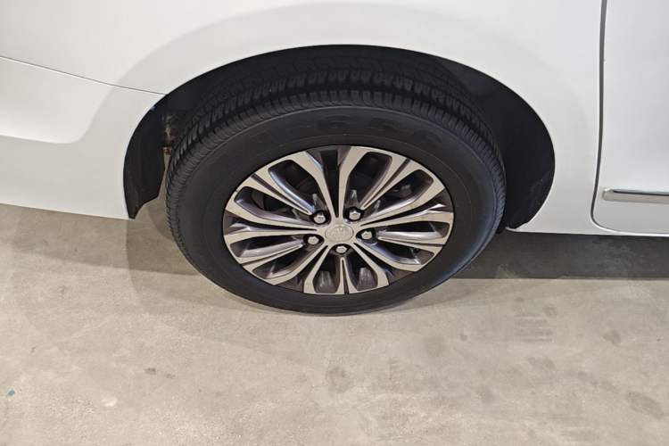 Used Buick GL8 2021 Land Cruiser Executive Class 652T Smart Luxury Model Right Rear Wheel Hub