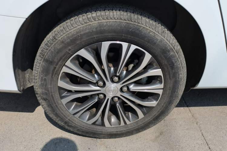 Used Buick GL8 2021 Land Cruiser Executive Class 652T Smart Luxury Model Right Rear Wheel Hub