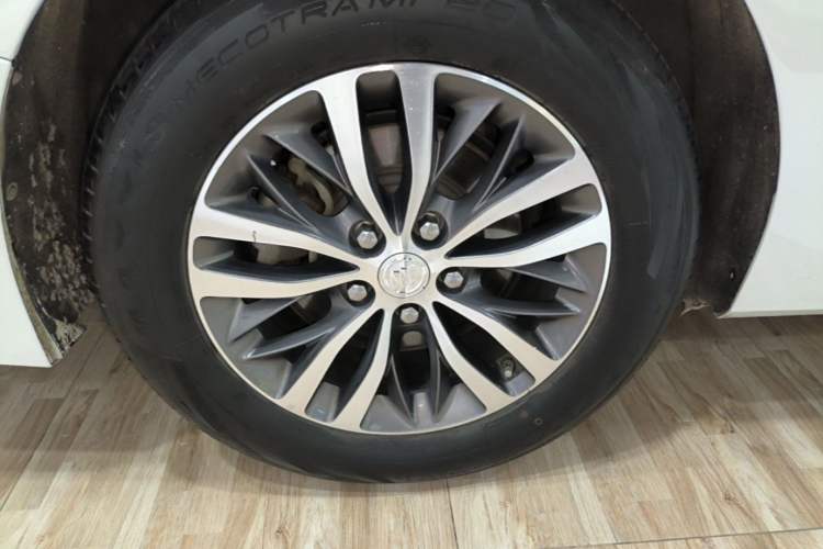 Used Buick GL8 2021 ES Landtrek 653T Comfort Edition Right Rear Wheel Hub
