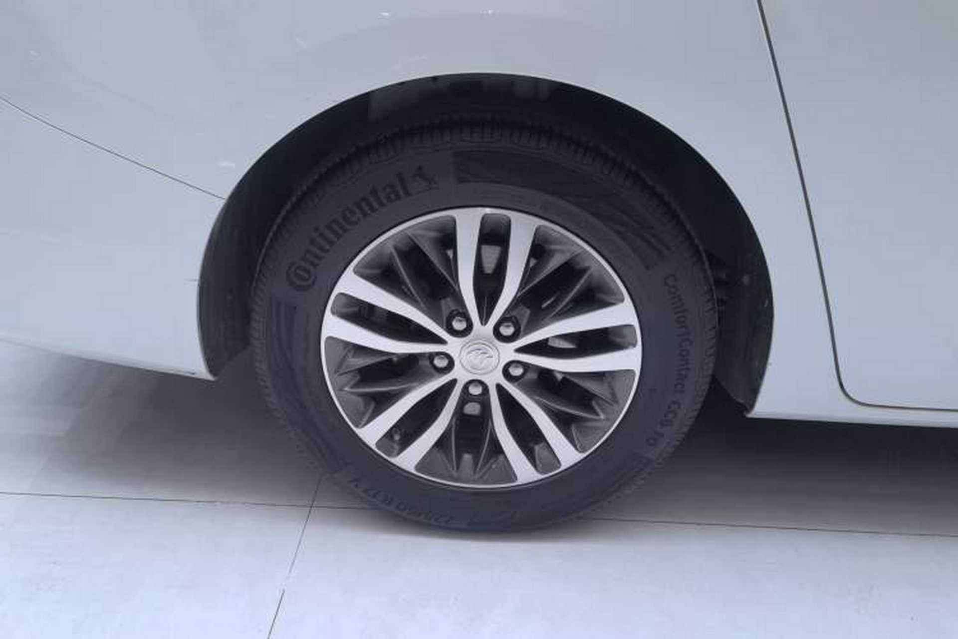 Used Buick GL8 2021 ES Landtrek 653T Comfort Edition Right Rear Wheel Hub