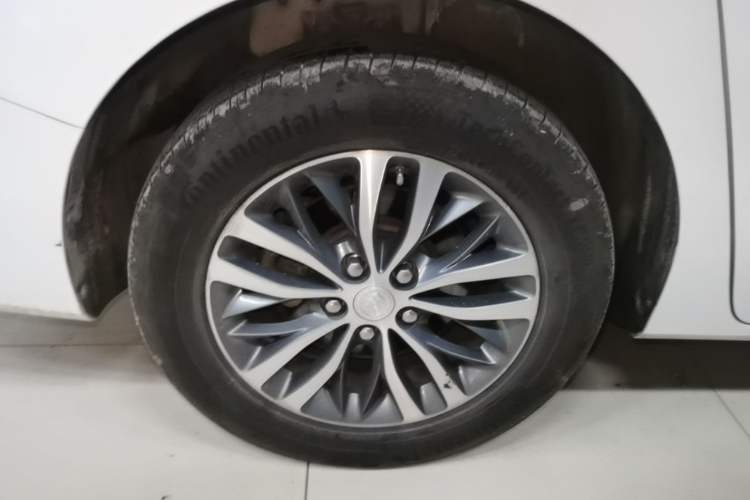 Used Buick GL8 2021 ES Land Cruiser 653T Luxury Edition Right Rear Wheel Hub