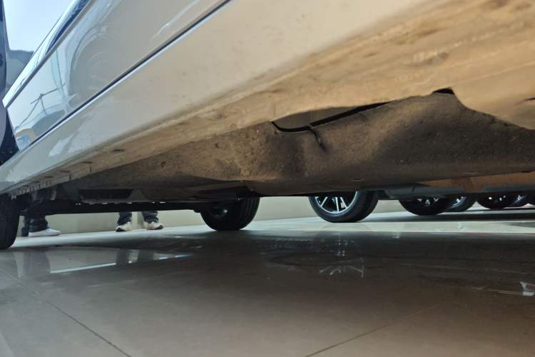 Used Buick GL8 2021 Land Cruiser Executive Class 652T Luxury Model Right Side Sill