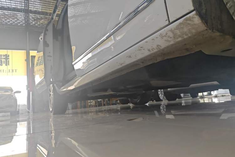 Used Buick GL8 2021 Land Cruiser Executive Class 652T Luxury Model Right Side Sill