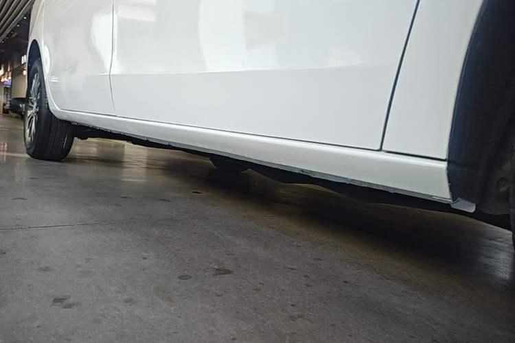 Used Buick GL8 2021 Land Cruiser Executive Class 652T Comfort Model Right Side Sill