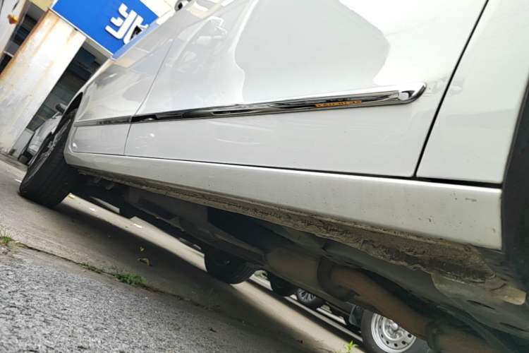 Used Buick GL8 2021 Land Cruiser Executive Class 652T Luxury Model Right Side Sill