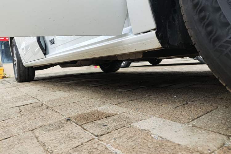 Used Buick GL8 2021 ES Landtrek 653T Comfort Edition Right Side Sill