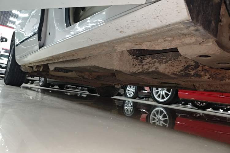 Used Buick GL8 2021 Land Cruiser Executive 652T Premium Model Right Side Sill