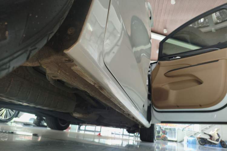 Used Buick GL8 2021 ES Landtrek 653T Luxury Model Right Side Sill
