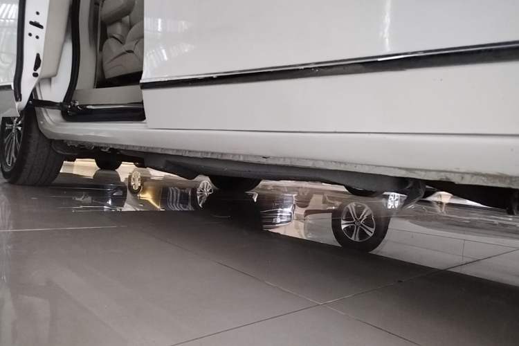 Used Buick GL8 2021 Land Cruiser Executive Class 652T Luxury Model Right Side Sill