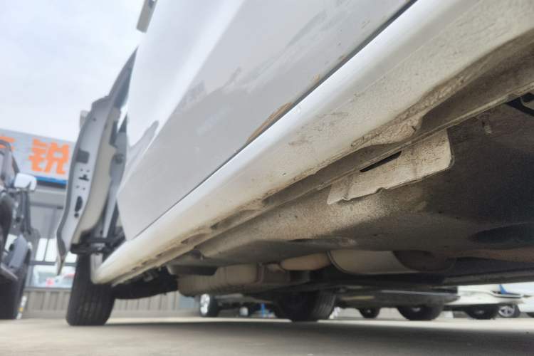 Used Buick GL8 2021 ES Landtrek 653T Comfort Edition Right Side Sill