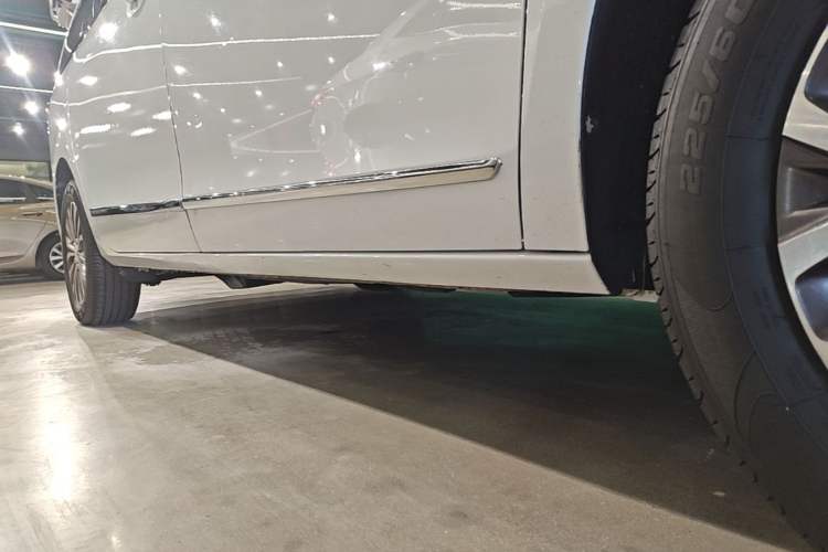 Used Buick GL8 2021 Land Cruiser Executive Class 652T Smart Luxury Model Right Side Sill