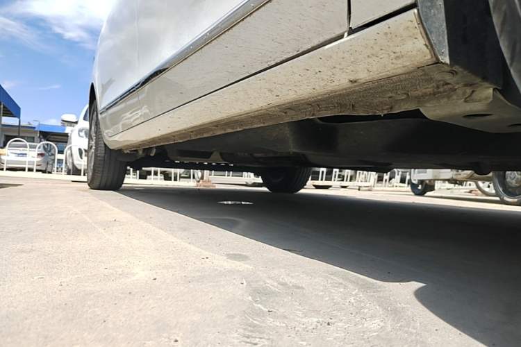 Used Buick GL8 2021 Land Cruiser Executive 652T Premium Model Right Side Sill