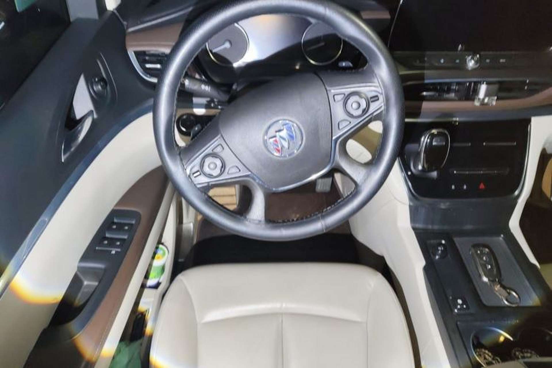 Used Buick GL8 2021 Land Cruiser Executive Class 652T Luxury Model Steering Wheel