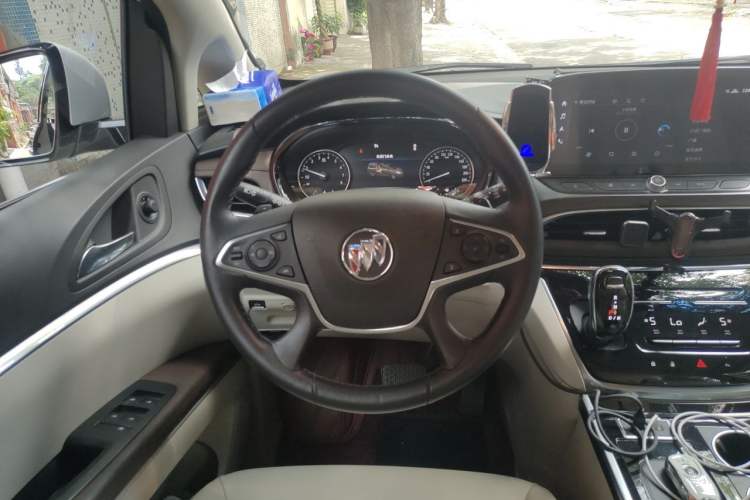 Used Buick GL8 2021 Land Cruiser Executive Class 652T Luxury Model Steering Wheel