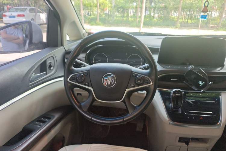 Used Buick GL8 2021 Land Cruiser Executive Class 652T Luxury Model Steering Wheel