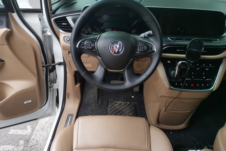 Used Buick GL8 2021 ES Land Cruiser 653T Flagship Model Steering Wheel