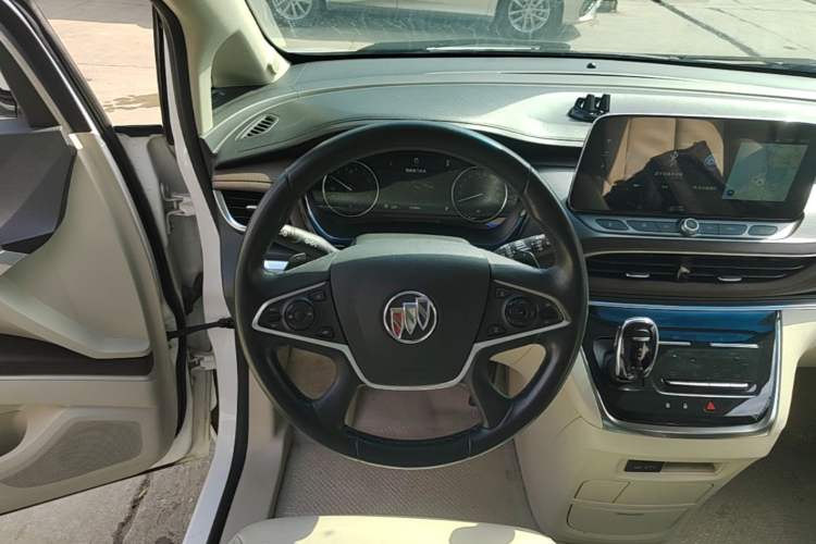 Used Buick GL8 2021 Land Cruiser Executive Class 652T Luxury Model Steering Wheel